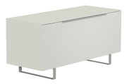 Modernes TV-Lowboard in hellem Grau mit Metallbeinen, seitliche Perspektive