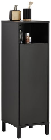 Schwarzer Unterschrank mit offenem Fach und Tür, von vorne betrachtet. Auf der Oberseite befinden sich ein Seifenspender und ein Becher mit Pinsel.