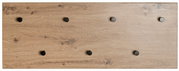 Vogelperspektive auf eine Wandgarderobe aus Holz mit sieben schwarzen Haken.
