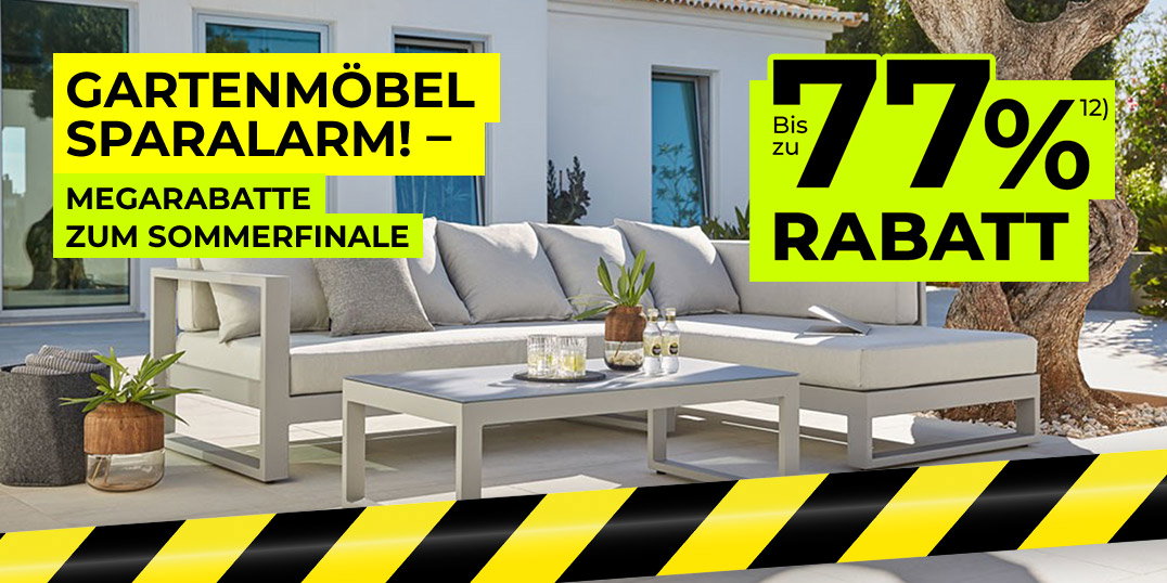 Moderne Gartenlounge auf Terrasse vor Haus, Werbebanner mit Sommerfinale und Sparalarm für Gartenmöbel.