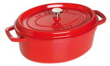 Rote ovale Cocotte mit Deckel und silbernem Knauf, seitliche Perspektive