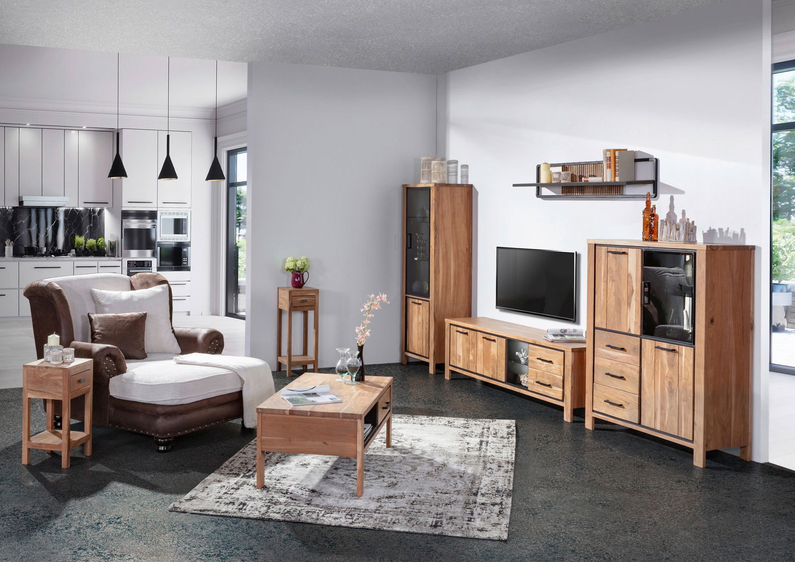 Wohnzimmer mit moderner Holzmöbel-Kollektion, bestehend aus Vitrine, Sideboard, Couchtisch und Beistelltisch, in einer gemütlichen und stilvollen Einrichtung. Perspektive von vorne.