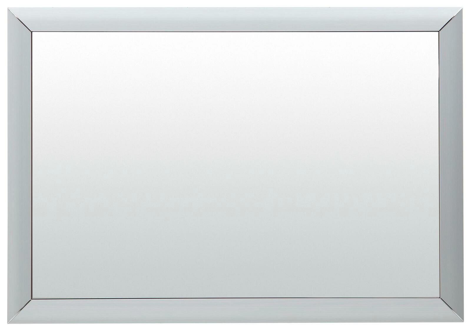 Rechteckiger Spiegel mit silbernem Rahmen, frontal abgebildet.