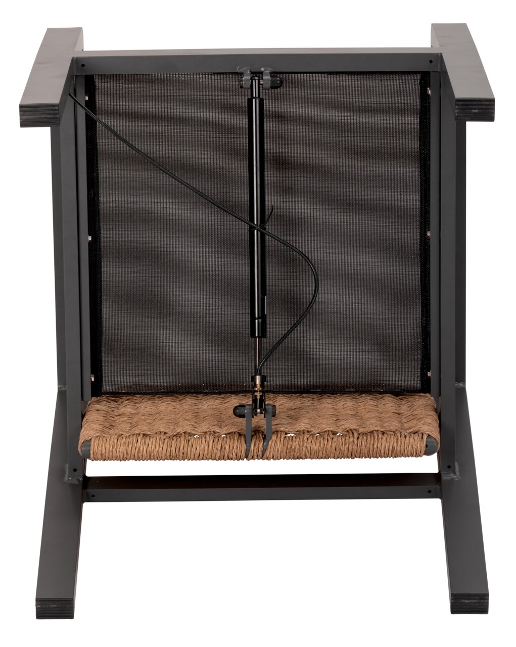 Achterkant van een loungestoel met een zwart metalen frame en een gevlochten zitting.