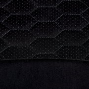 Nahaufnahme des schwarzen Gaming Stuhlbezugs mit hexagonalem Muster