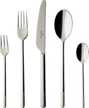 Satz von fünf Besteckteilen, bestehend aus Gabel, Messer, Löffel, Kuchengabel und Teelöffel, in satiniertem Edelstahl, frontal abgebildet.