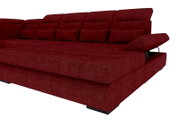 Bordeauxrotes Polsterbett/Schlafsofa mit Stoffbezug, hoher Rückenlehne und kleinen Kissen, Ansicht schräg von vorne rechts