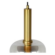 Nahaufnahme einer Pendelleuchte JOANET mit goldener Metallhalterung und transparentem Glasschirm, von der Seite betrachtet.