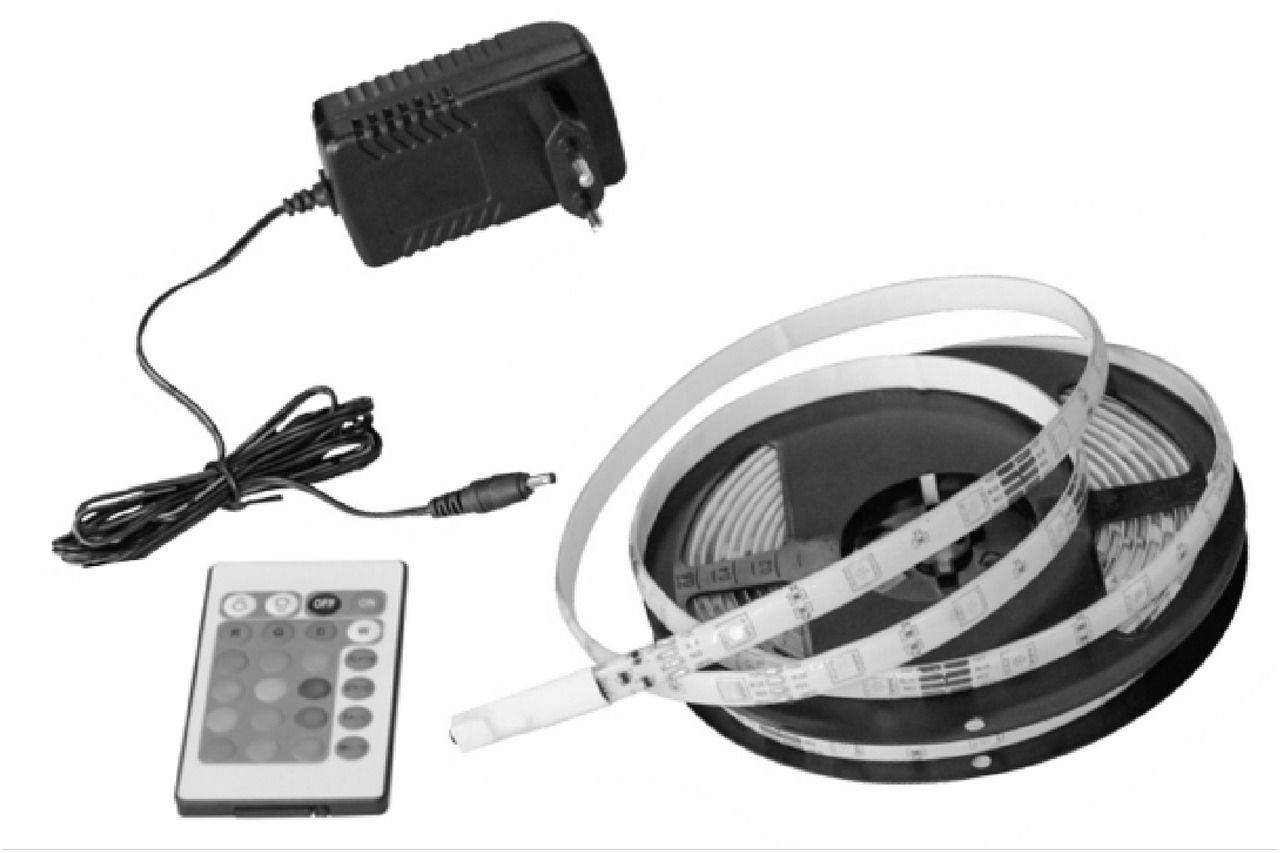 LED-Beleuchtungsset mit Fernbedienung, Netzteil und LED-Streifen auf einer Rolle, aus der Vogelperspektive