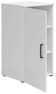 Weiße Kommode mit geöffneter Tür, zeigt Innenregale, seitliche Perspektive