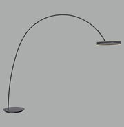 Moderne LED-Bogenleuchte in seitlicher Perspektive mit schlankem, gebogenem Design und rundem Lampenschirm.