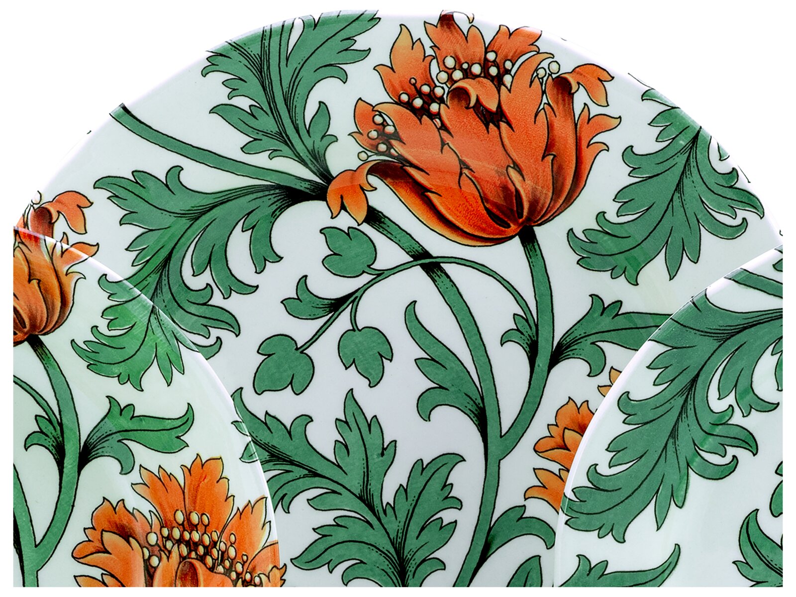 Drei überlappende weiße Teller mit grünem Blattwerk- und orangefarbenem Blumenmuster, Ansicht von oben (Draufsicht) als Detailaufnahme