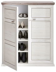 Schuhschrank aus der Serie Camron/Benton mit geöffneter Tür, zeigt mehrere Paar Schuhe auf Regalböden, Perspektive von vorne.