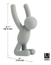 Grauer Wandhaken in Form einer stilisierten Figur, die auf den Knien sitzt und die Arme nach oben streckt, Seitenansicht.