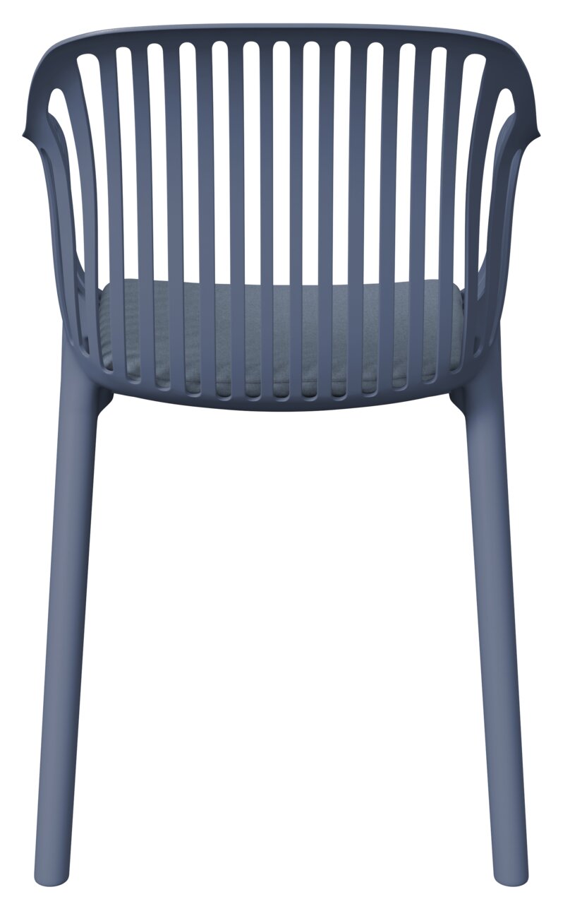 Achterkant van een blauwe stapelstoel met verticale spijlen en een gestoffeerd zitkussen.