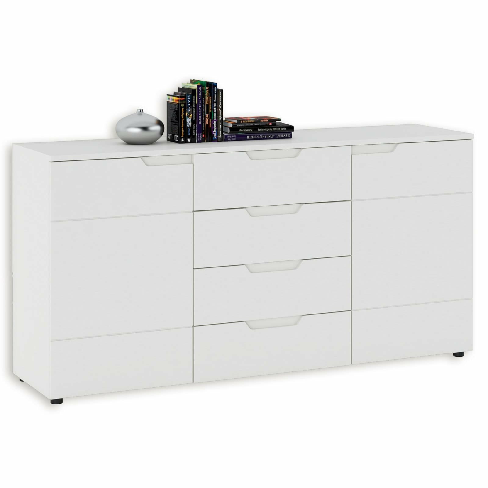 Weißes Sideboard mit mehreren Schubladen und Fächern, dekoriert mit Büchern und einer silbernen Vase, seitliche Perspektive