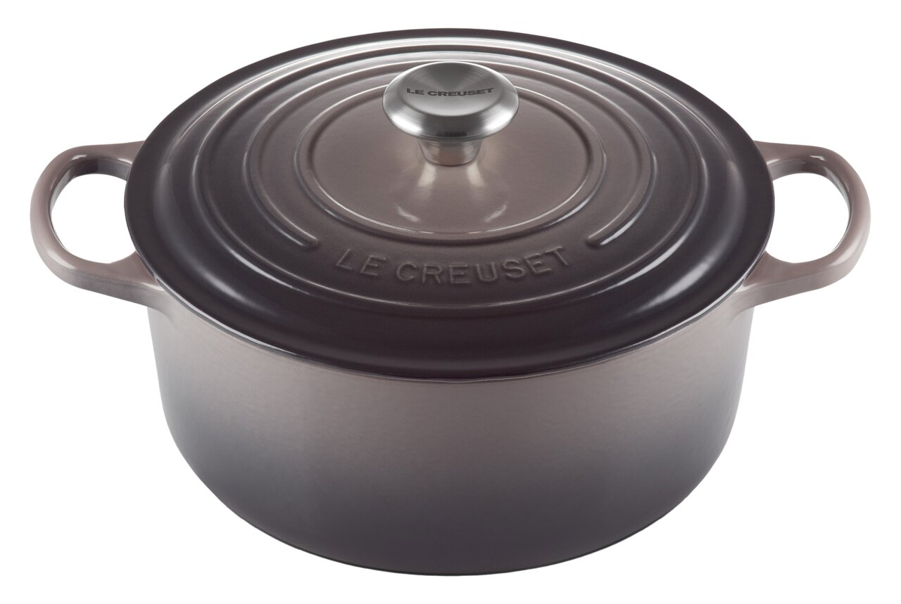 Runder Bräter 26cm in der Farbe Flint von Le Creuset, Ansicht von schräg oben