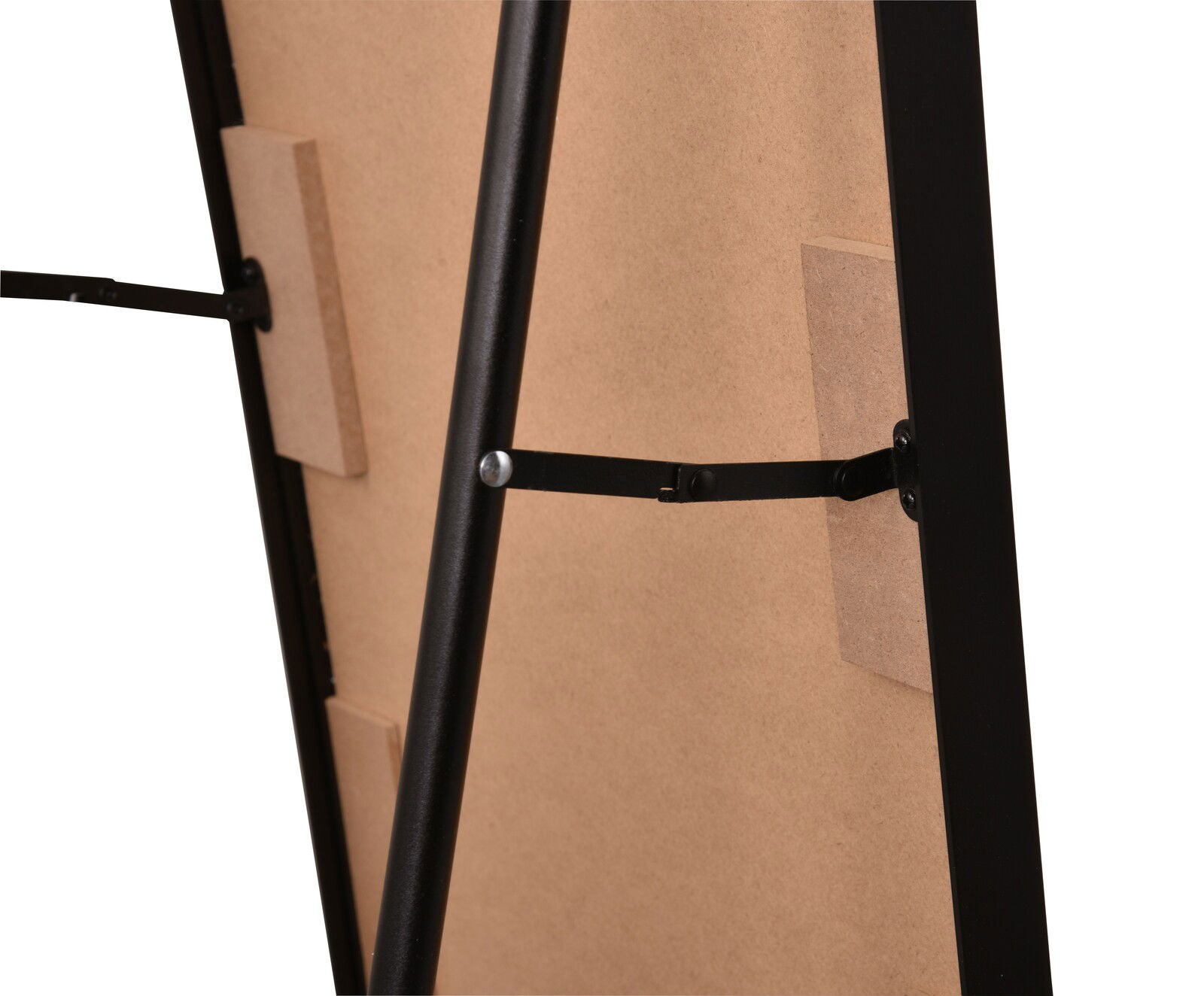 Rückansicht eines Standspiegels mit schwarzem Rahmen und Stütze