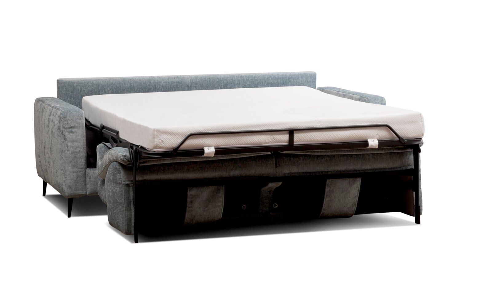 Grijze stoffen slaapbank met uitklapbaar metalen frame en wit matras, weergegeven in driekwart vooraanzicht
