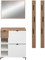 Garderoben-Set in Weiß mit Holzdetails, bestehend aus einem Spiegel, einem Schrank mit offenen Fächern und zwei vertikalen Paneelen. Frontalansicht.