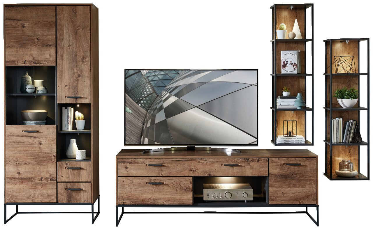 Moderne Wandkombination aus Holz und Metall mit Schränken, Regalen und TV-Element, frontal betrachtet.
