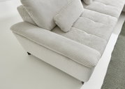 Beige Polsterrundecke aus Cordstoff, Nahaufnahme von schräg oben
