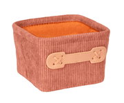 Kleiner quadratischer Badkorb in Altrosa mit Kordstruktur und beigem Griff, Perspektive von schräg oben.