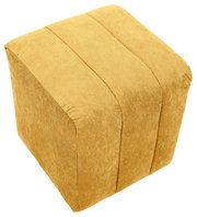 Gelber, quadratischer Hocker aus Stoff in schräger Draufsicht