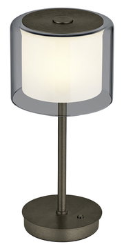 Moderne LED-Tischleuchte KLARA mit zylindrischem, transparentem Schirm und metallischem Standfuß, seitliche Perspektive