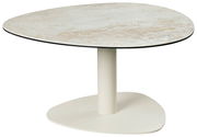 Moderner Couchtisch mit runder, marmorierter Tischplatte und zentralem, zylindrischem Fuß, seitliche Perspektive.