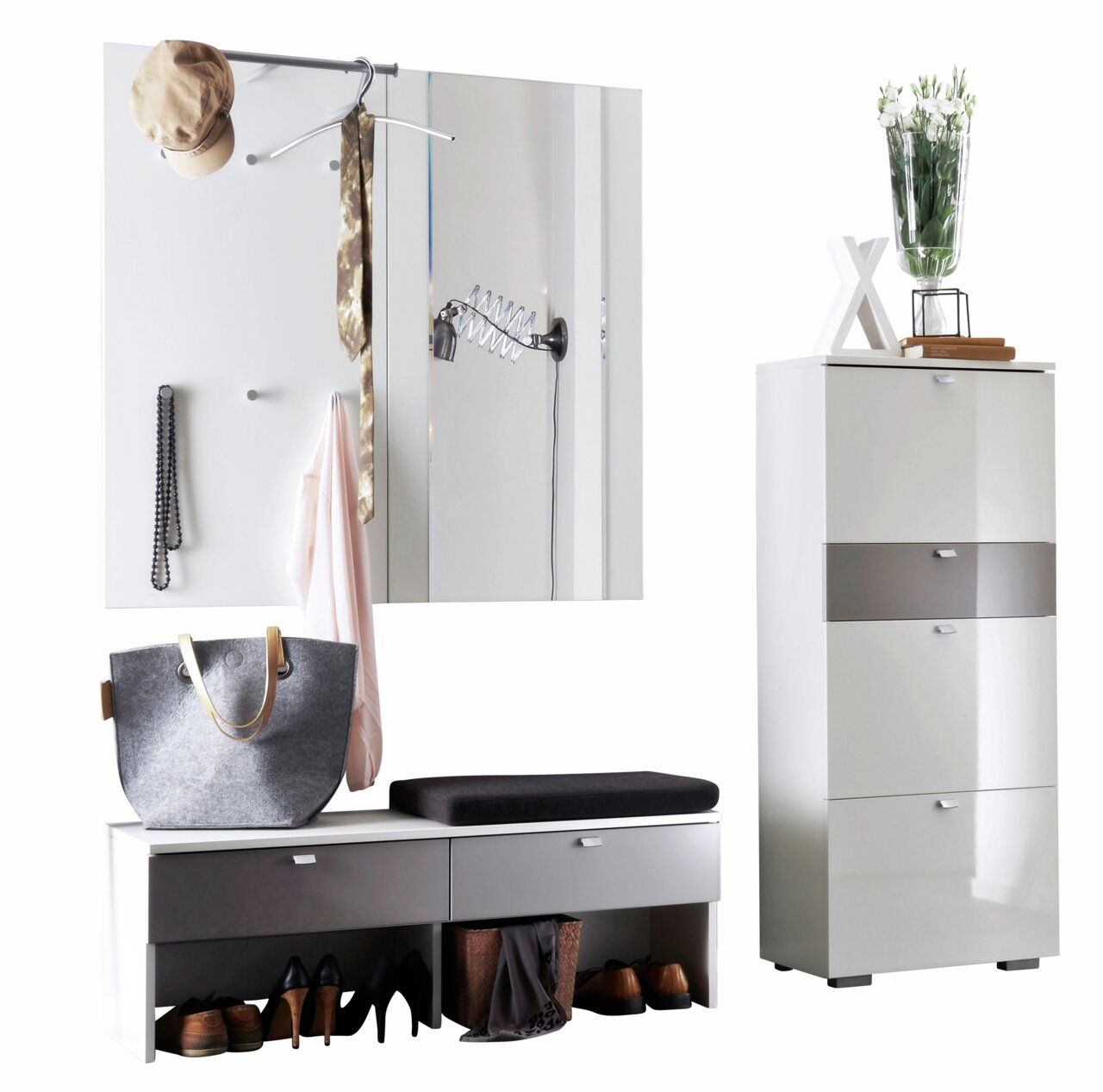 Moderano Vorschlagskombi Garderobe BASIC Moderne Garderobenkombination mit Spiegel, Hakenleiste, Sitzbank mit Stauraum und hohem Schrank, seitliche Perspektive.