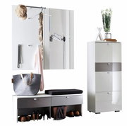 Moderne Garderobenkombination mit Spiegel, Hakenleiste, Sitzbank mit Stauraum und hohem Schrank, seitliche Perspektive.