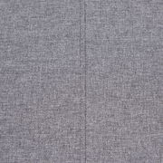 Nahaufnahme eines grauen Stoffbezugs mit sichtbarer Naht, Draufsicht