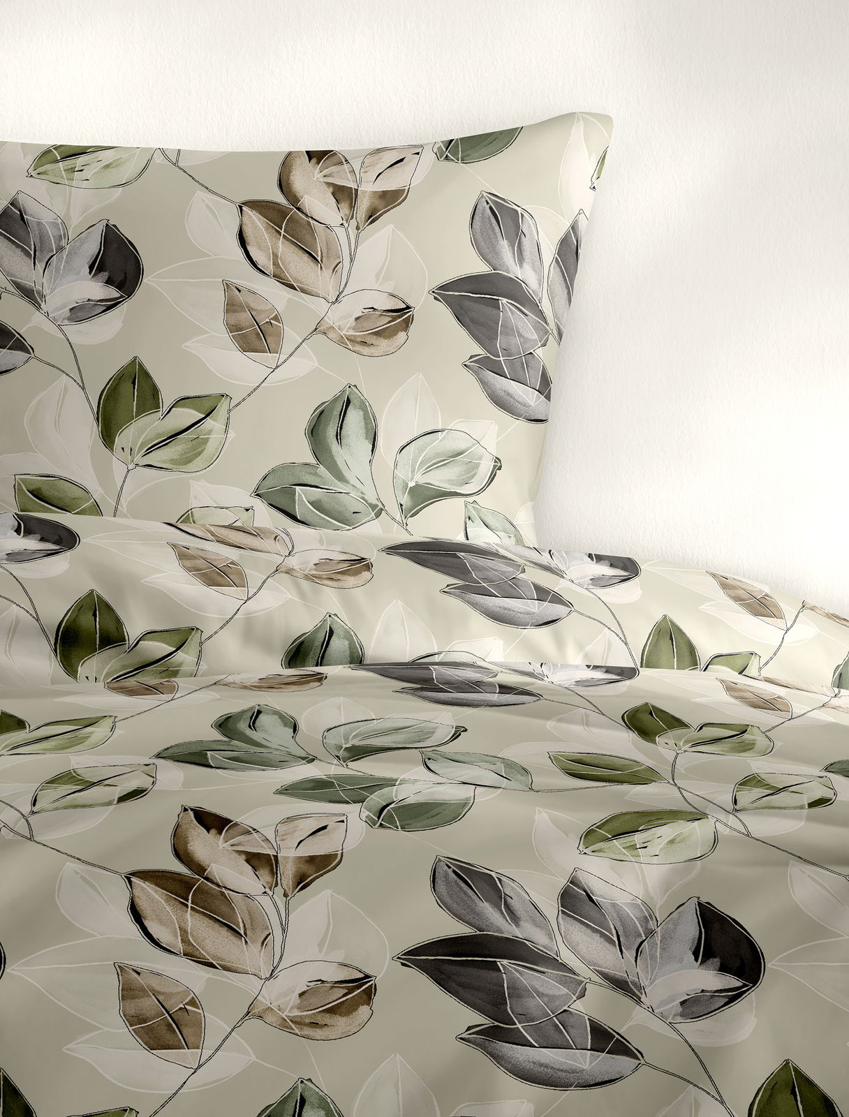Bettwäsche mit Blättermuster in Grün- und Brauntönen, Perspektive von oben