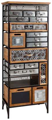 Hochkommode im industriellen Stil mit verschiedenen Schubladen aus Holz und Metall, frontal betrachtet.