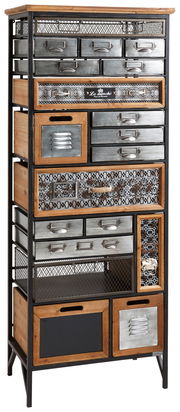 Hochkommode im industriellen Stil mit verschiedenen Schubladen aus Holz und Metall, frontal betrachtet.