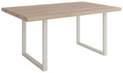 Moderner Esstisch mit Holzplatte und weißen Metallbeinen, seitliche Perspektive