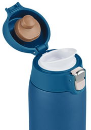 Blaue Thermoskanne mit geöffnetem Deckel, seitliche Perspektive