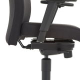 Seitenansicht eines Chefsessels mit verstellbarer Armlehne und Sitzmechanik