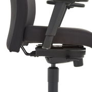 Seitenansicht eines Chefsessels mit verstellbarer Armlehne und Sitzmechanik