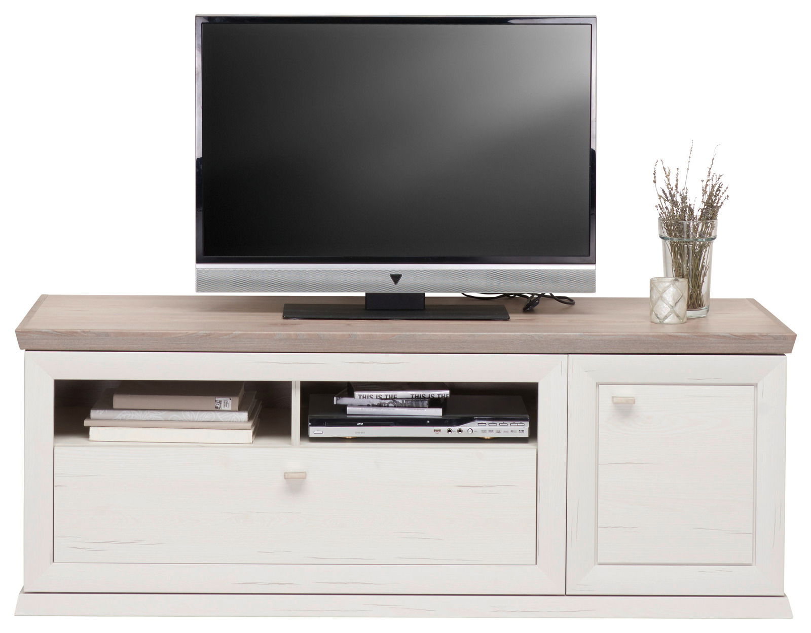 TV-Lowboard CAMRON in frontaler Ansicht mit Fernseher, Dekoration und Stauraum.