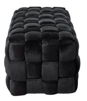 Schwarzer, gepolsterter Hocker mit quadratischem Muster, seitliche Perspektive