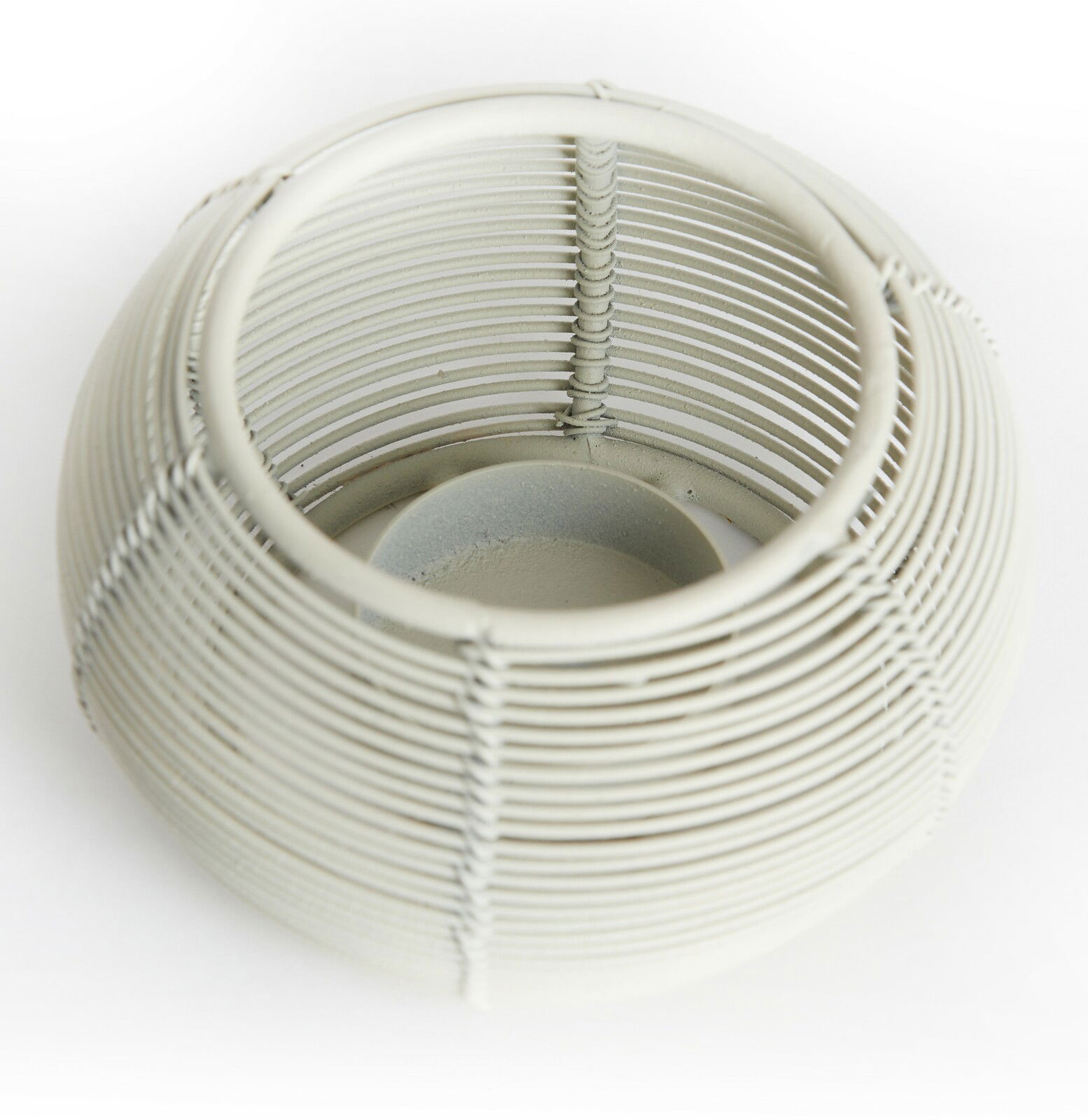 Teelichthalter aus Metall in Drahtoptik, matt weiß, von oben betrachtet