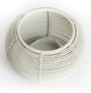 Teelichthalter aus Metall in Drahtoptik, matt weiß, von oben betrachtet