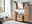 Moderner Badezimmer-Unterschrank aus Holz in natürlicher Optik, frontal betrachtet, Teil eines stilvollen Badezimmersetups.