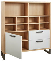 Multifunktionsregal aus Holz mit offenen Fächern, zwei Schubladen und einer geöffneten Tür, Frontalansicht