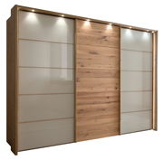 Schwebetürenschrank mit drei Türen, zwei in Glasoptik und eine in Holzoptik, mit integrierter Beleuchtung, seitliche Perspektive