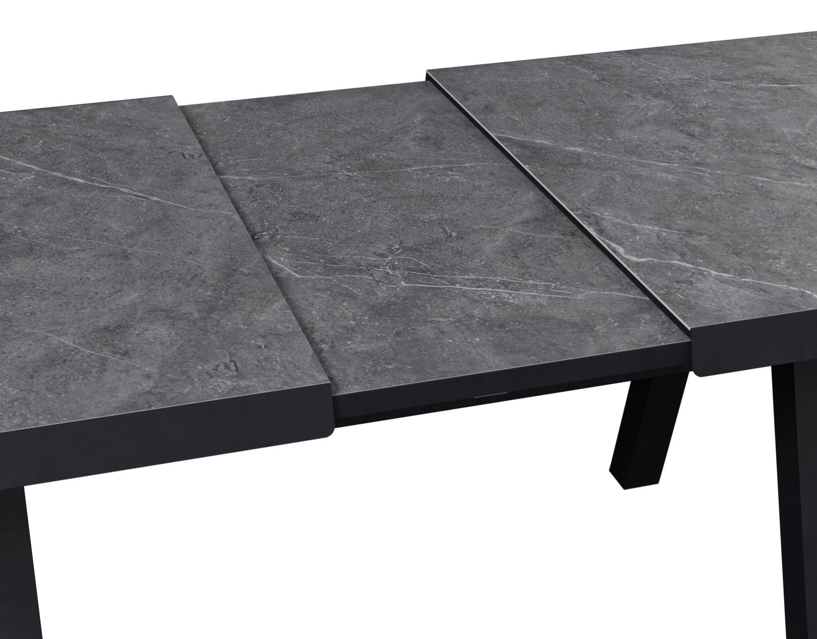 Ausziehbarer kleiner Gartentisch mit grauer Steinoptik, Nahaufnahme der Tischplatte von oben.