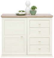 Kommode in heller Holzoptik mit einer Tür und vier Schubladen, dekoriert mit Pflanzen und einer Vase, Frontalansicht