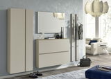 Modernes Garderobenset in Beige mit Schrank, Spiegel und Hakenleiste, seitliche Perspektive